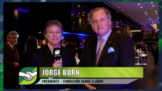 La Agrobiotecnologa recibi los 3 tradicionales Premios Fundacin Bunge y Born; con Jorge Born - Pte.
