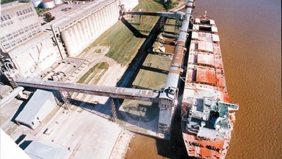 Exportaciones de soja pueden caer hasta 25% por daños tras temporal de abril
