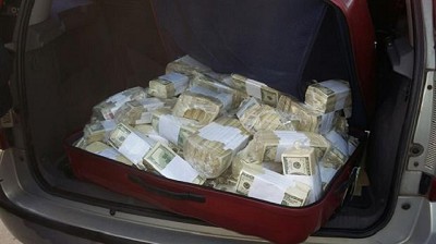 Con máquinas y a mano, terminaron de contar el dinero que tenía José López: U$S 8.982.000