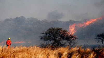 Un importante foco de incendio persiste en la zona de Traslasierra