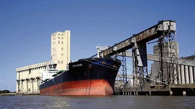 Puertos: polémica en Rosario por los cupos de descarga