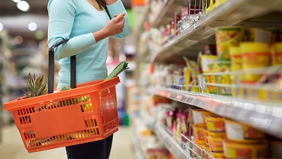 Por el alza del dólar y las tarifas, la inflación aceleró y se aleja de la meta