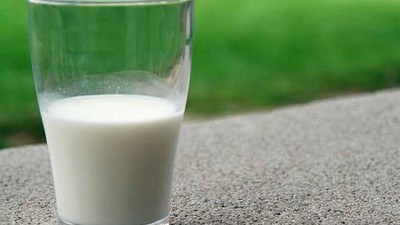 Afirman que el 44% del precio de la leche al público tiene impuestos y bajarlos ayudaría a la cadena
