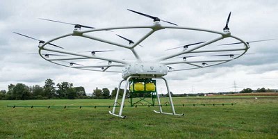 John Deere presenta un drone pulverizador
