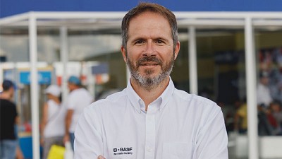Un nuevo herbicida para Girasol con el foco en persistencia y control residual; con A. Pena