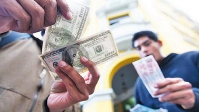 La jubilación mínima llegó a US$ 127.76 (Blue) y sólo cubre el 35% de la canasta básica