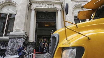 Con las nuevas restricciones del supercepo, 12 millones de personas no podrán comprar dólares