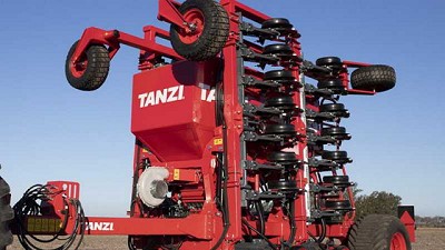 Tanzi avanza en inversiones y comercio exterior