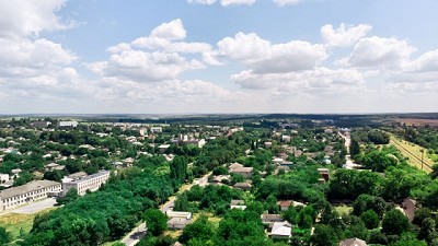 Control de malezas en zonas periurbanas: ¿qué hacer cuando no se puede recurrir al control químico?