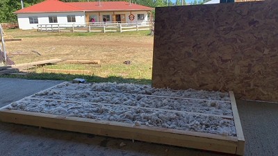 La cooperativa lanera de Trelew presentó un proyecto de uso alternativo de la lana como aislante natural