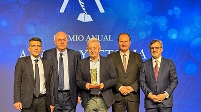 Alberto Gaviglio, Presidente de AKRON, recibió el Premio a la Trayectoria Empresaria