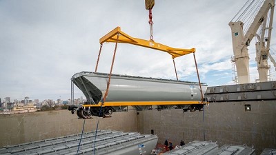 Arribó al puerto de Buenos Aires la segunda tanda de 90 tolvas cerealeras 0KM