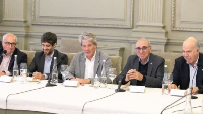 Baja de retenciones: la Bolsa de Rosario recibió al equipo económico de Nación