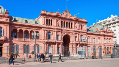 Argentina: Bien en variables fiscales, pero su riesgo país respondería a nivel de reservas e historial institucional-crediticio