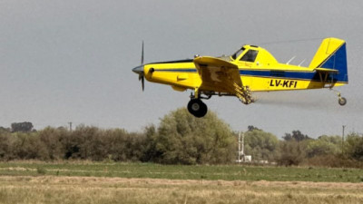 Aviones, drones y pulverizadoras: la batalla por hacer más hectáreas con mayor calidad